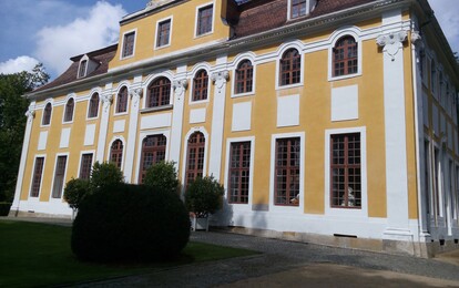 Die hintere Hausfasade von Schloss Neschwitz.